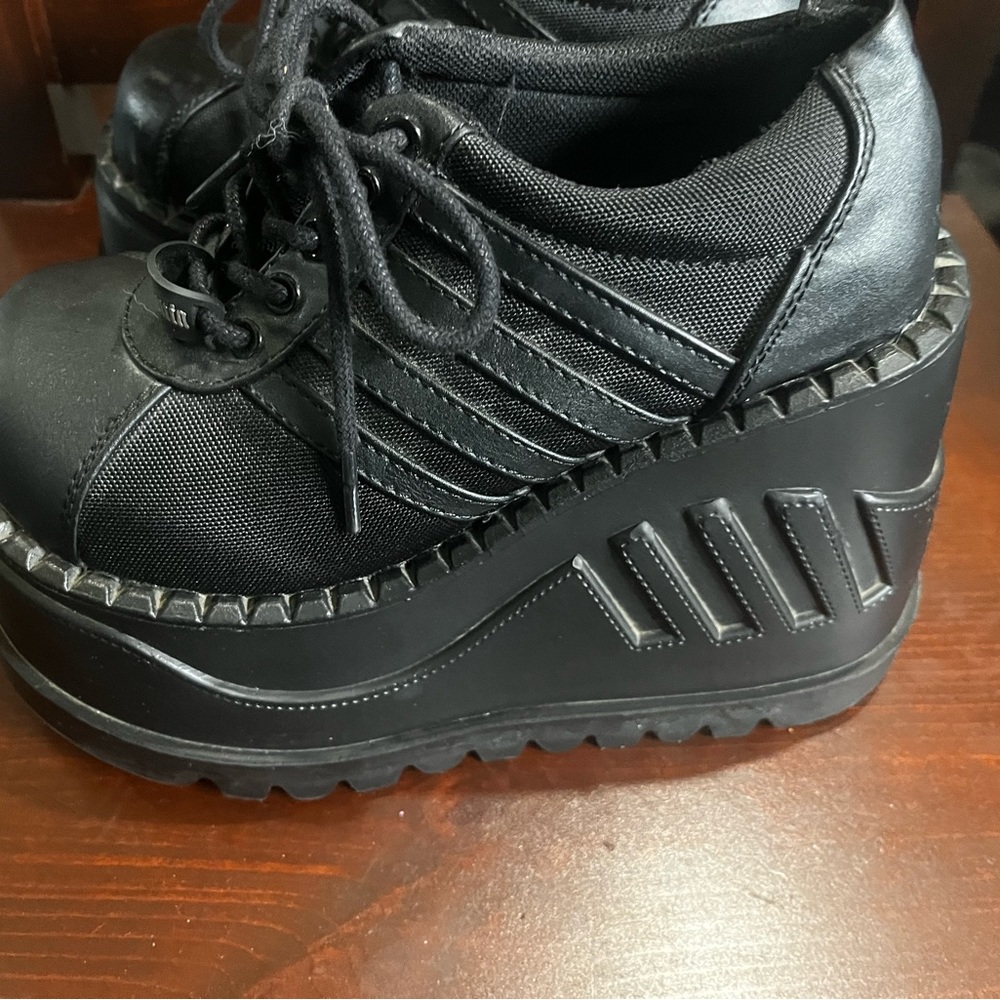 Demonia Stomp shoes size 5